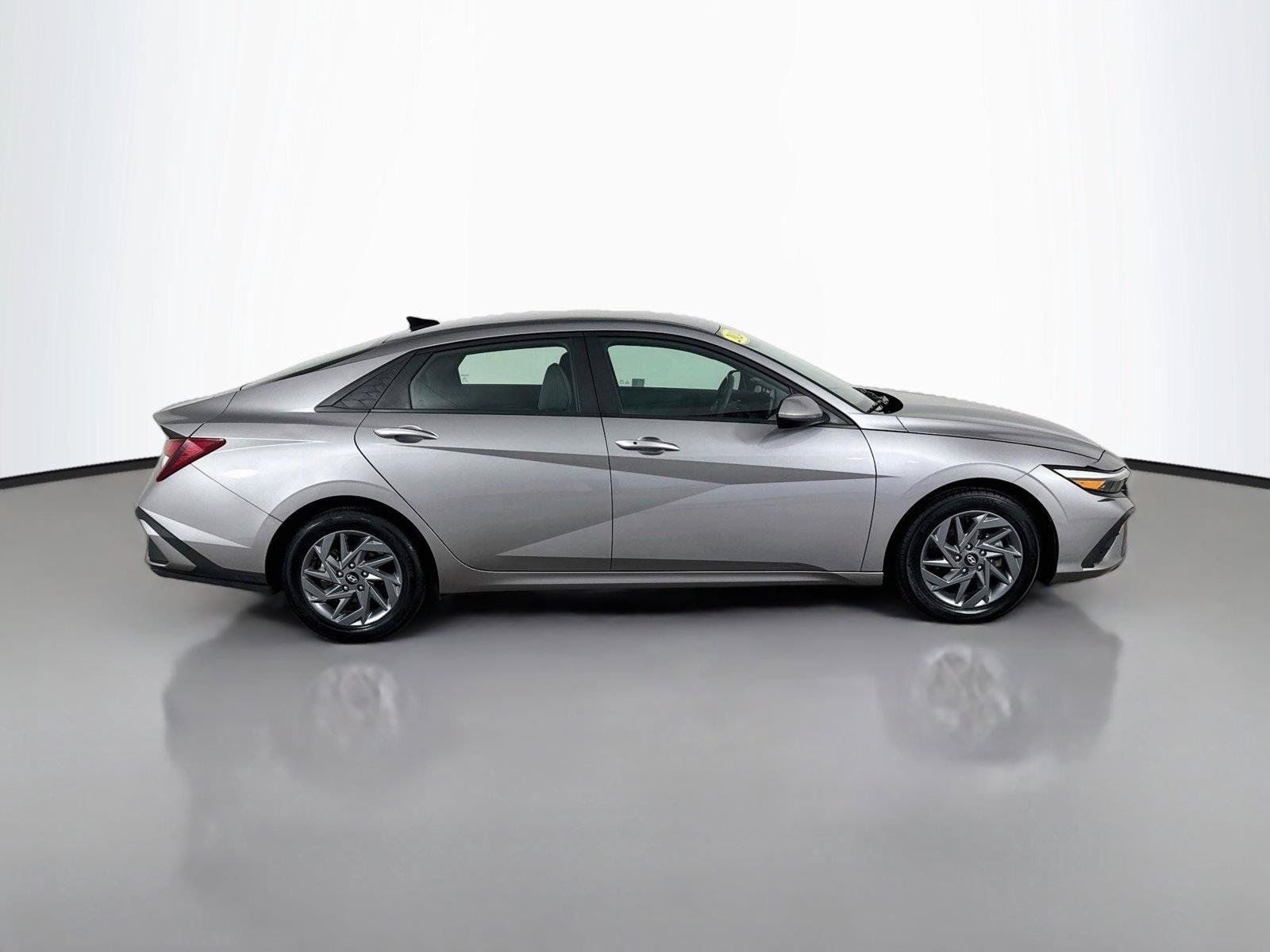 Used 2024 Hyundai Elantra SEL FWD image 16