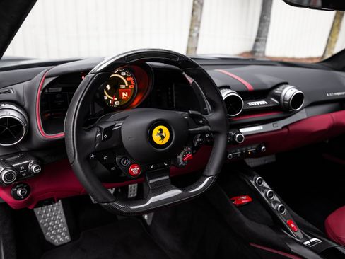 Used 2020 Ferrari 812 Superfast RWD image 15