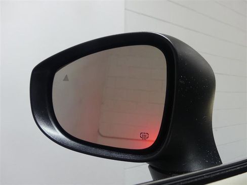 Used 2023 Chrysler Pacifica Touring-L FWD image 14