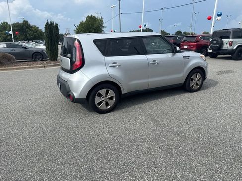 Used 2015 Kia Soul FWD image 10