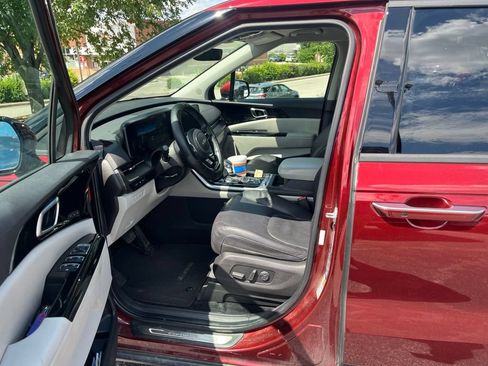 Used 2024 Kia Carnival SX FWD image 6