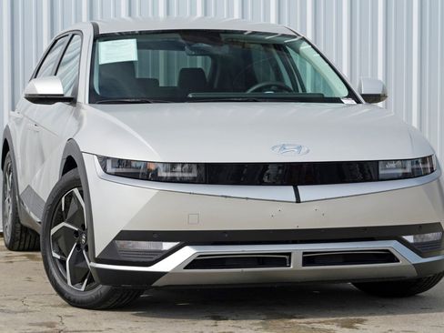 Used 2023 Hyundai Ioniq 5 SEL image 2