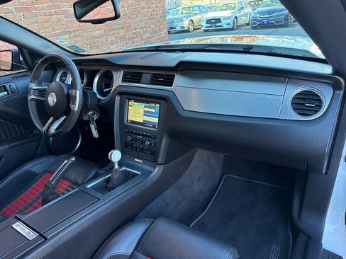 Used 2010 Ford Mustang Shelby GT500 image 27