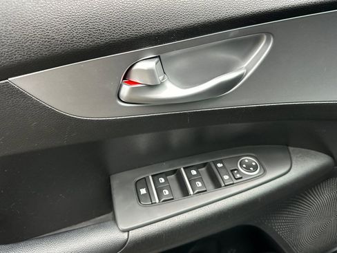 Used 2023 Kia Forte LXS w/ LXS Technology Package image 11