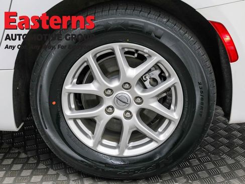 Used 2024 Chrysler Pacifica Touring-L image 31