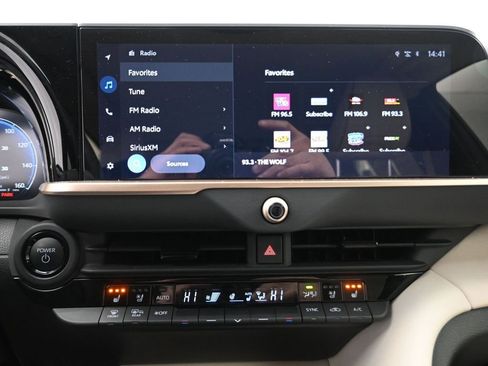 Used 2025 Toyota Crown Limited image 8