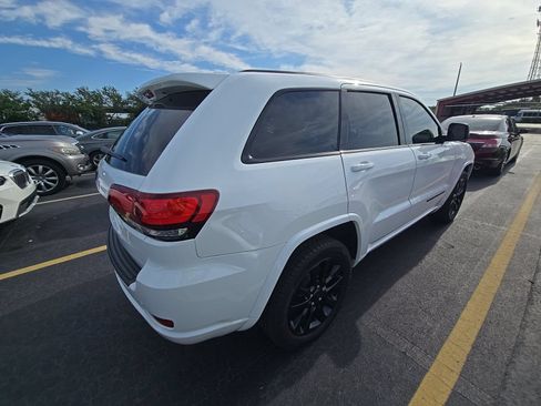 Used 2020 Jeep Grand Cherokee Altitude RWD image 6