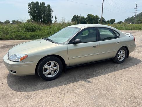 Used 2005 Ford Taurus SE FWD image 1