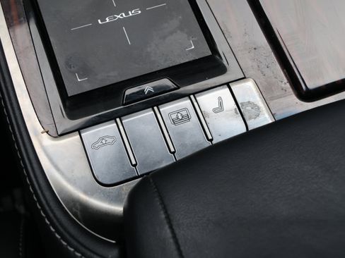 Used 2020 Lexus LS 500 w/ Interior Upgrade Package image 31