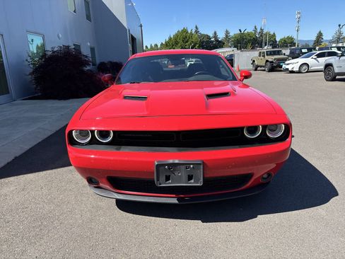 Used 2018 Dodge Challenger SXT w/ Blacktop Package RWD image 6