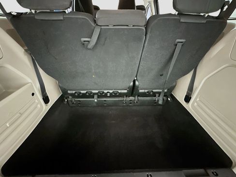 Used 2018 Dodge Grand Caravan SE w/ UConnect Hands-Free Group FWD image 25