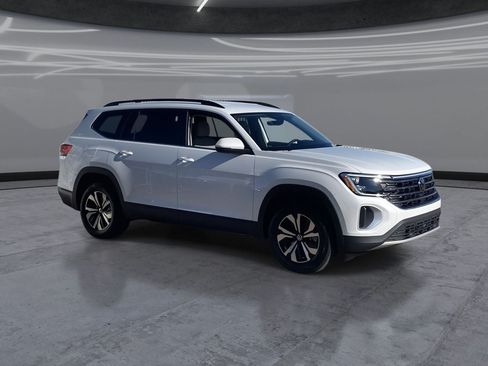 New 2026 Volkswagen Atlas SE FWD image 2