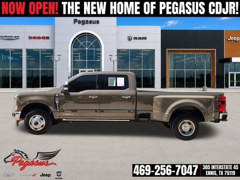 Used 2026 Ford F350 Lariat w/ Lariat Ultimate Package AWD/4WD image 3