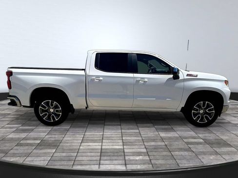 Used 2022 Chevrolet Silverado 1500 LT AWD/4WD image 8