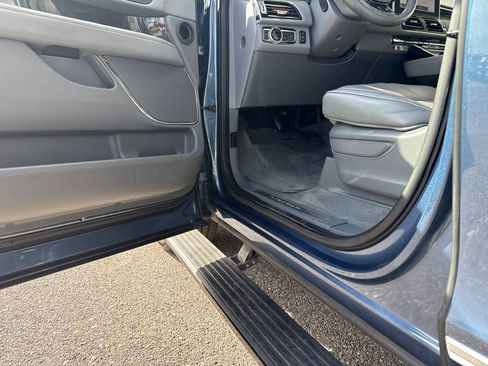 Used 2019 Lincoln Navigator Select w/ Technology Package AWD/4WD image 30