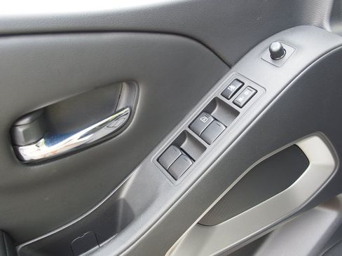 Used 2025 Nissan Frontier SV RWD image 19
