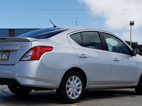 Used 2018 Nissan Versa SV FWD image 4