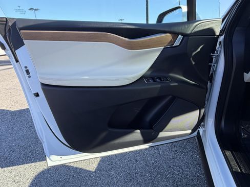 Used 2020 Tesla Model X Long Range image 16