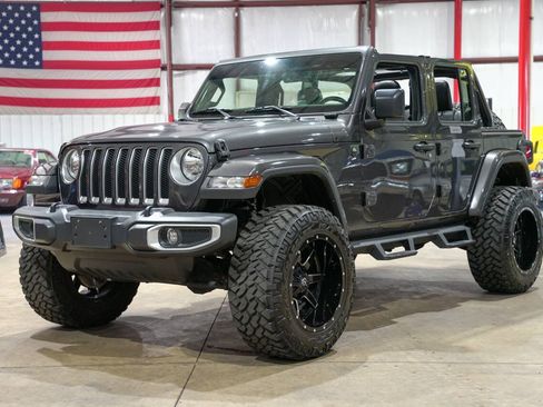 Used 2019 Jeep Wrangler Unlimited Sahara w/ Uconnect 4C Nav & Sound Group AWD/4WD image 1