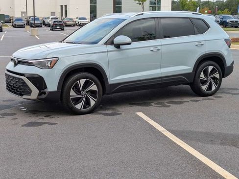 Used 2025 Volkswagen Taos SE AWD/4WD image 9