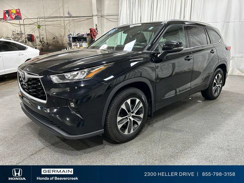 Used 2020 Toyota Highlander XLE AWD/4WD image 4