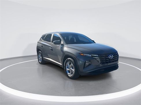 Certified 2024 Hyundai Tucson SE image 2