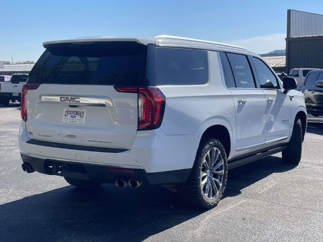 Used 2022 GMC Yukon XL Denali w/ Denali Premium Package AWD/4WD image 3