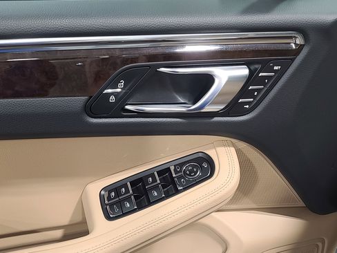 New 2026 Porsche Macan image 14