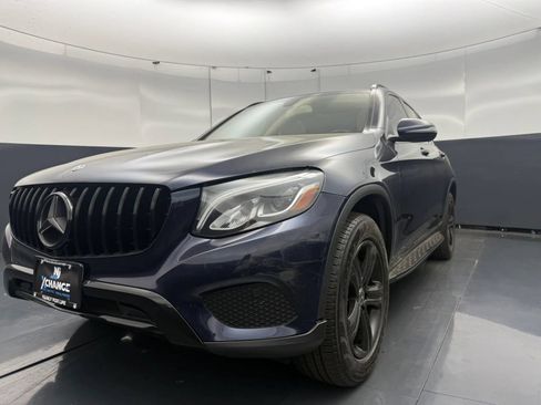 Used 2018 Mercedes-Benz GLC 300 4MATIC image 3