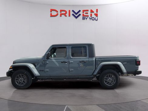 New 2025 Jeep Gladiator Sport image 3