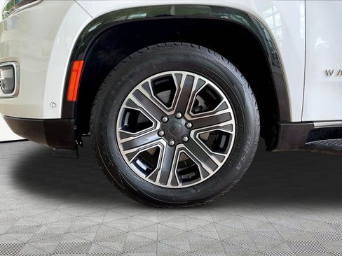 Used 2024 Jeep Wagoneer L Series II w/ Flexible Seating Group AWD/4WD image 35