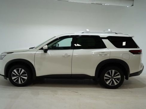 Used 2024 Nissan Pathfinder SL image 4