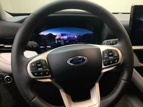 Used 2025 Ford Explorer Active w/ Active Comfort Package image 15