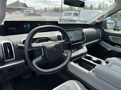 Used 2025 Ford Expedition Max Platinum AWD/4WD image 11