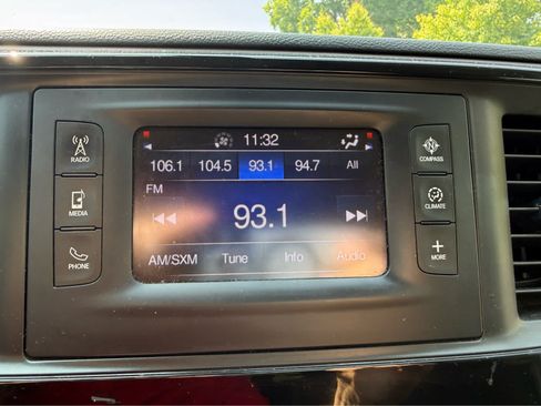 Used 2017 Chrysler Pacifica Touring FWD image 16