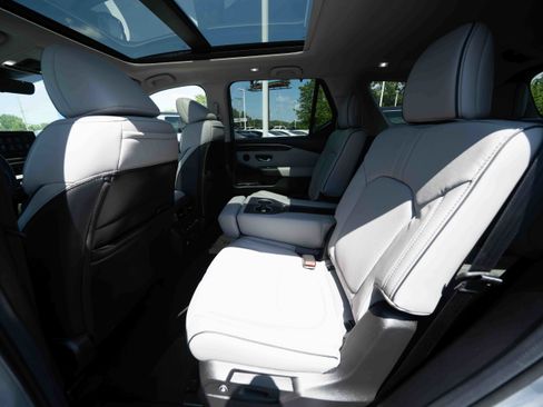 Used 2025 Honda Pilot Elite image 23