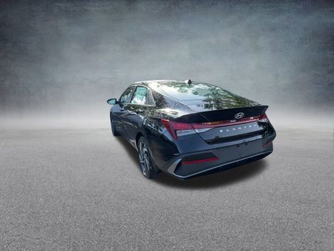 Used 2025 Hyundai Elantra Sport image 18