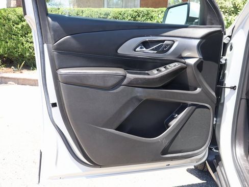 Used 2022 Chevrolet Traverse LT image 14