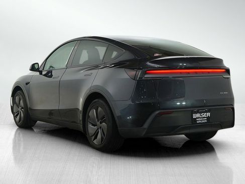Used 2026 Tesla Model Y AWD image 3