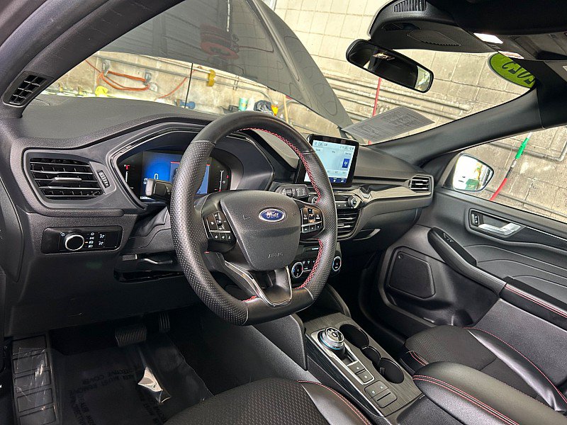 Used 2025 Ford Escape ST-Line AWD/4WD image 18