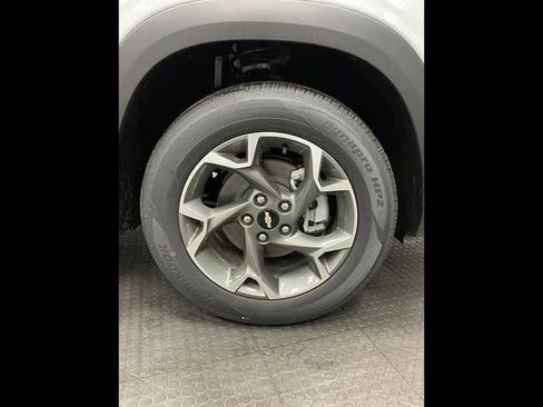 New 2026 Chevrolet Trax LT w/ Sunroof Package FWD image 37