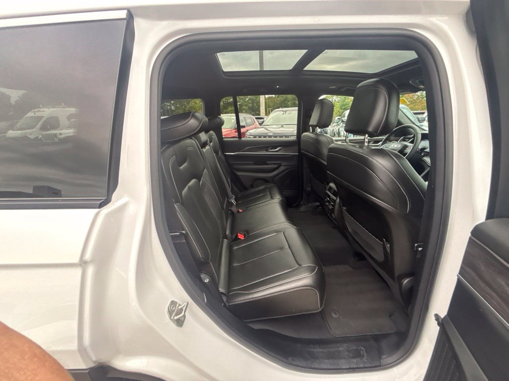 Certified 2024 Jeep Grand Cherokee Limited AWD/4WD image 23