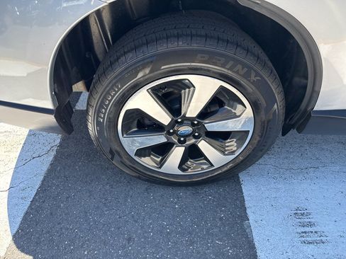 Used 2018 Subaru Forester 2.5i Premium AWD/4WD image 10