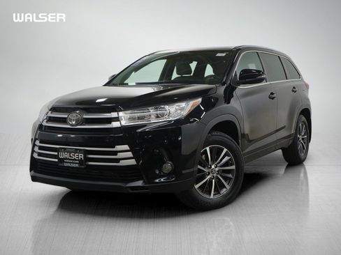 Used 2017 Toyota Highlander XLE image 1