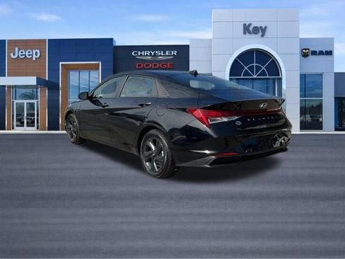Used 2023 Hyundai Elantra Blue image 4