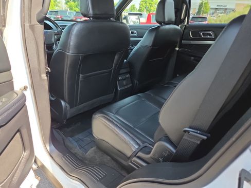 Used 2018 Ford Explorer XLT w/ Equipment Group 202A FWD image 20
