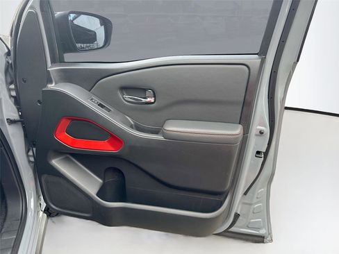 Used 2022 Nissan Frontier Pro-X w/ Technology Package image 16