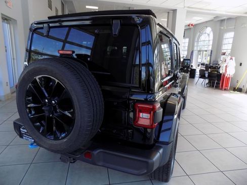 Certified 2023 Jeep Wrangler Unlimited Sahara w/ Cold Weather Group AWD/4WD image 8