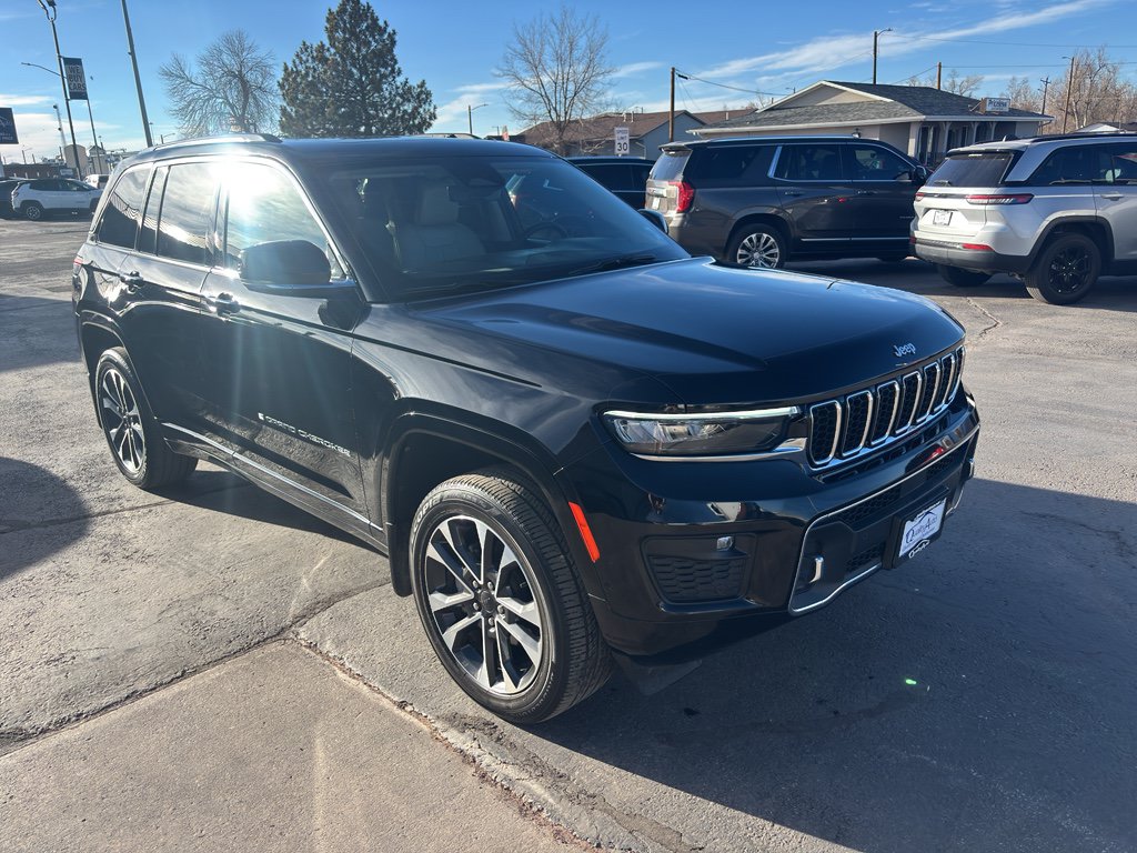 Used 2023 Jeep Grand Cherokee Overland w/ Luxury Tech Group IV AWD/4WD image 4