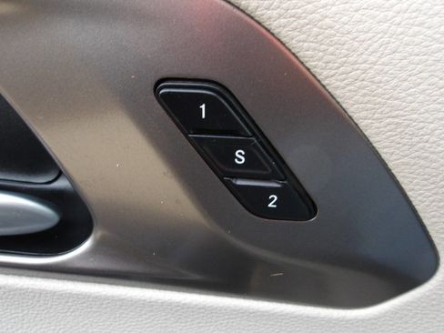 Used 2018 Chrysler Pacifica Limited w/ Tire & Wheel Group image 21